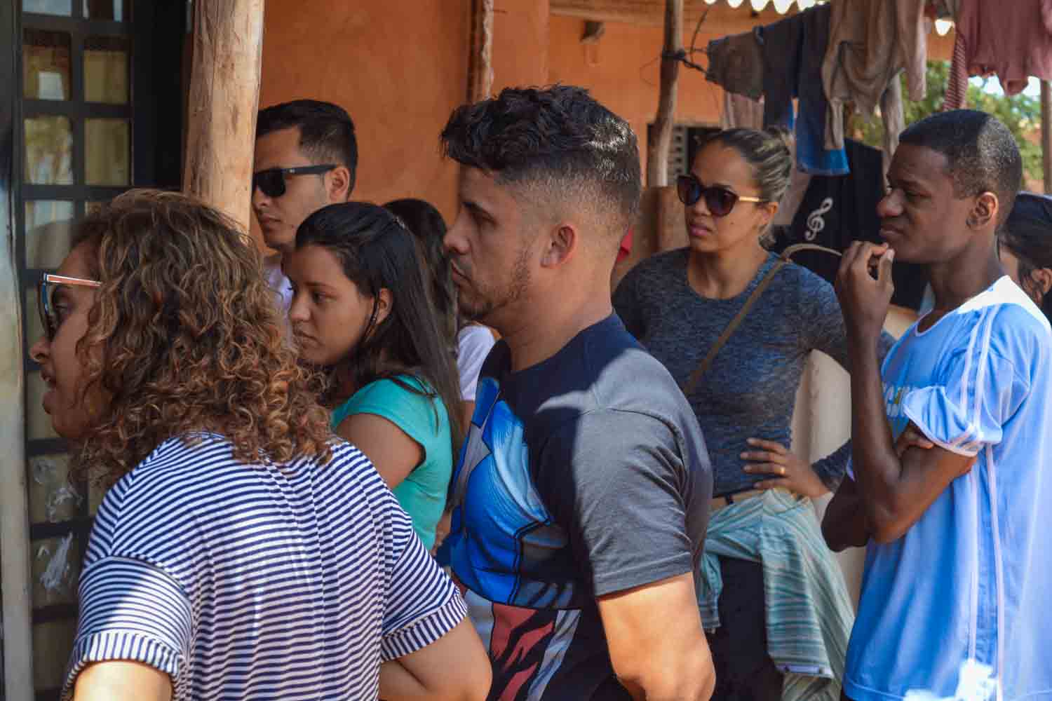 Um que pode ajudar um e muitos que podem ajudar muitos